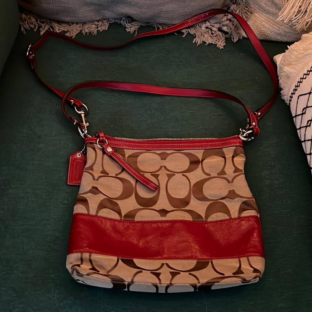 Gorgeous Coach crossbody red and khaki